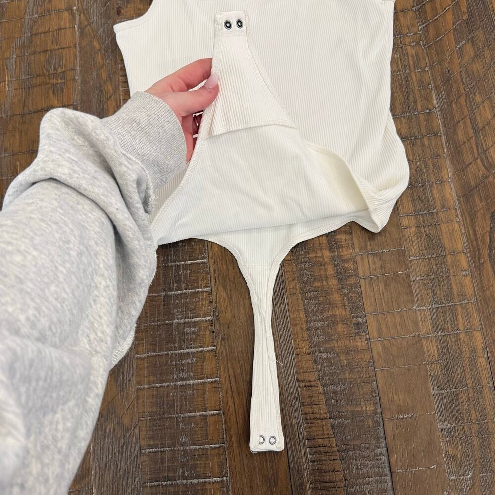Abercrombie never worn white ribbed bodysuit - Picture 4 of 7